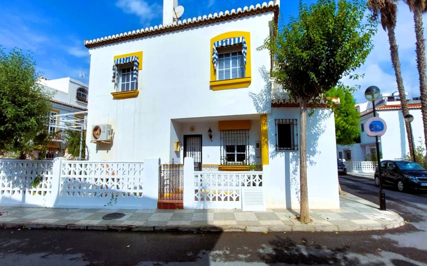 Salobreña. Four bedroom beach house.