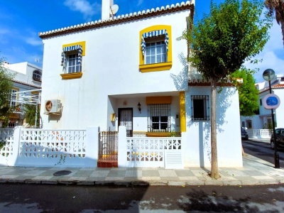 0559, Salobreña. Four bedroom beach house.