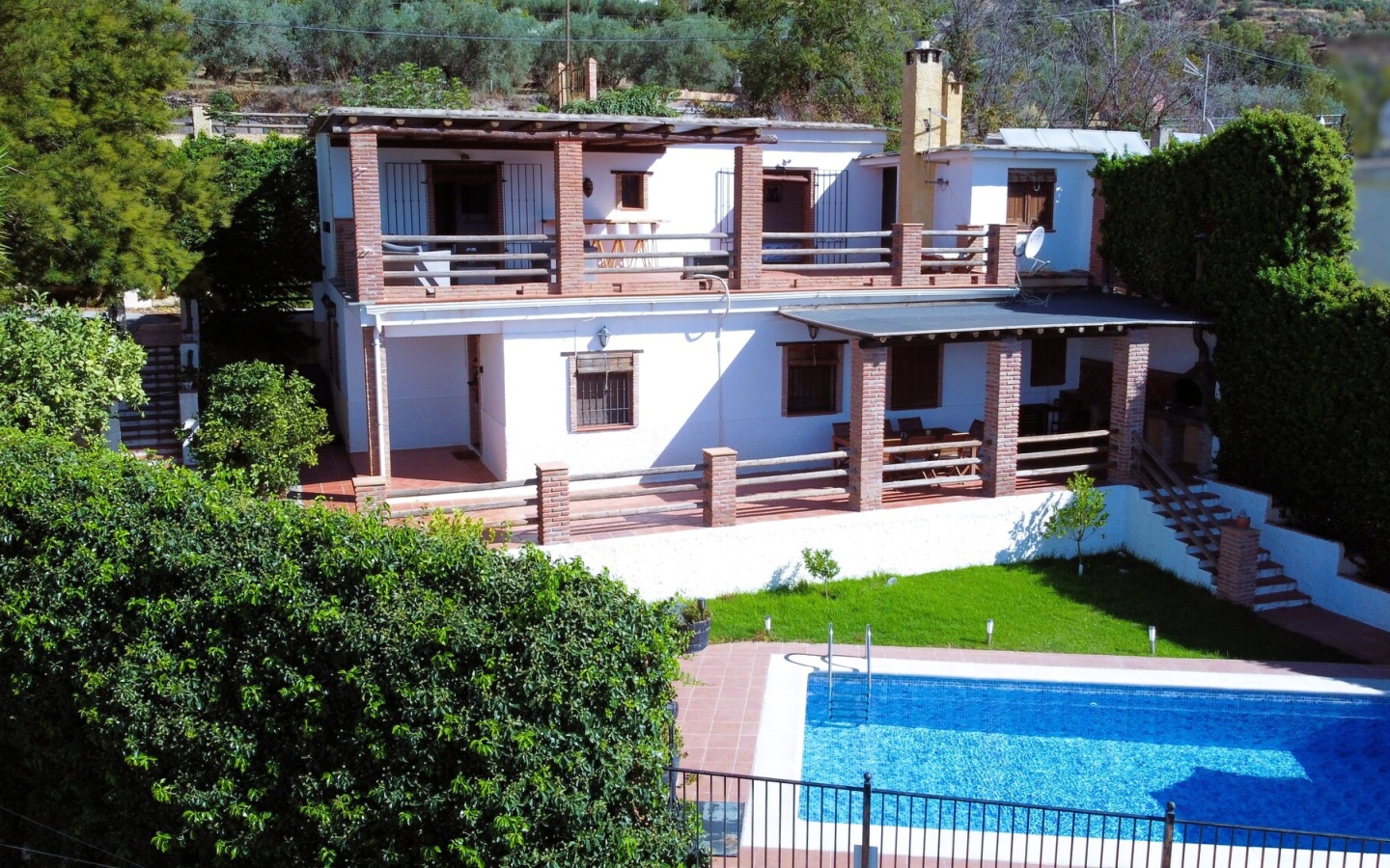 Carataunas. Semi-detached house with pool