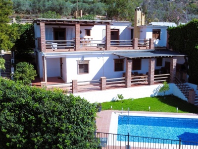 0563, Carataunas. Semi-detached house with pool